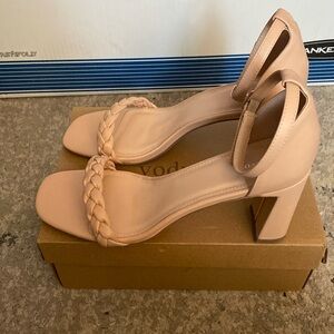 Womens size 10 vodvob chunky high heeled shoes nude size 10
